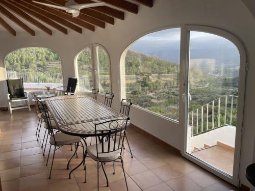casa_dali_bbq_room
