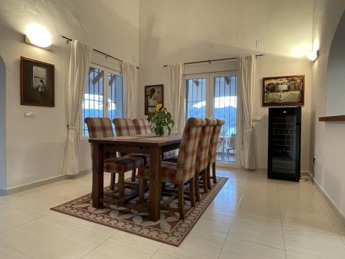 casa_dali_dining_room