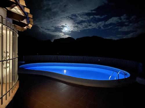casa_dali_pool_in_night